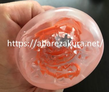 テンガスピナーヘキサの挿入口をめくる