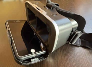 エレコムVRゴーグルとケース付きのiPhone7 Plus