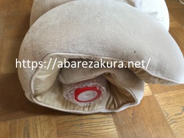 ビニール紐でテンガをクッション巻にして寝かせた画像です